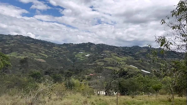 Sexo lésbico al aire libre después de una dosis de adrenalina.