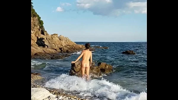 Walking naked on a public beach#pebbles insertion