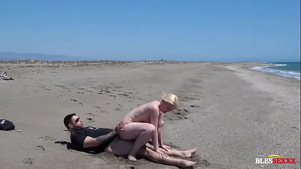 Dogging with a stranger on the beach bareback