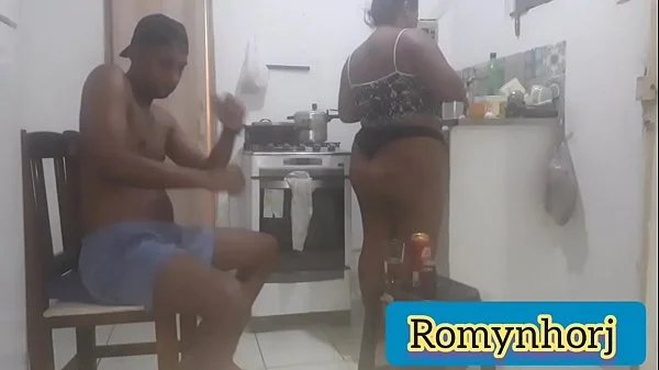 NA CASA DA MINHA NAMORADA ELA FAZENDO O JANTAR EU QUERENDO COMER A SOBREMESA PRIMEIRO, FUI PARAR NA CAMA DELA EM SEGUIDA /VIDEO COMPLETO NO RED/ BASTIDORES DO ROMYNHORJ