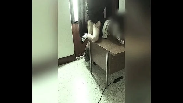 CÁMARA Graba a MAESTRO Y ALUMNA en la Oficina del Colegio! Colegiala Mexicana se DEJA FOLLAR por el PROFE por una MEJOR CALIFICACIÓN! Video Amateur Real! (Segunda Parte)